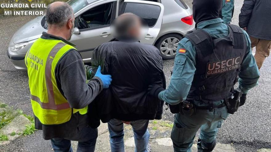 Tres detenidos por venta de drogas en Cangas, uno de ellos un “peligroso delincuente” en busca y captura