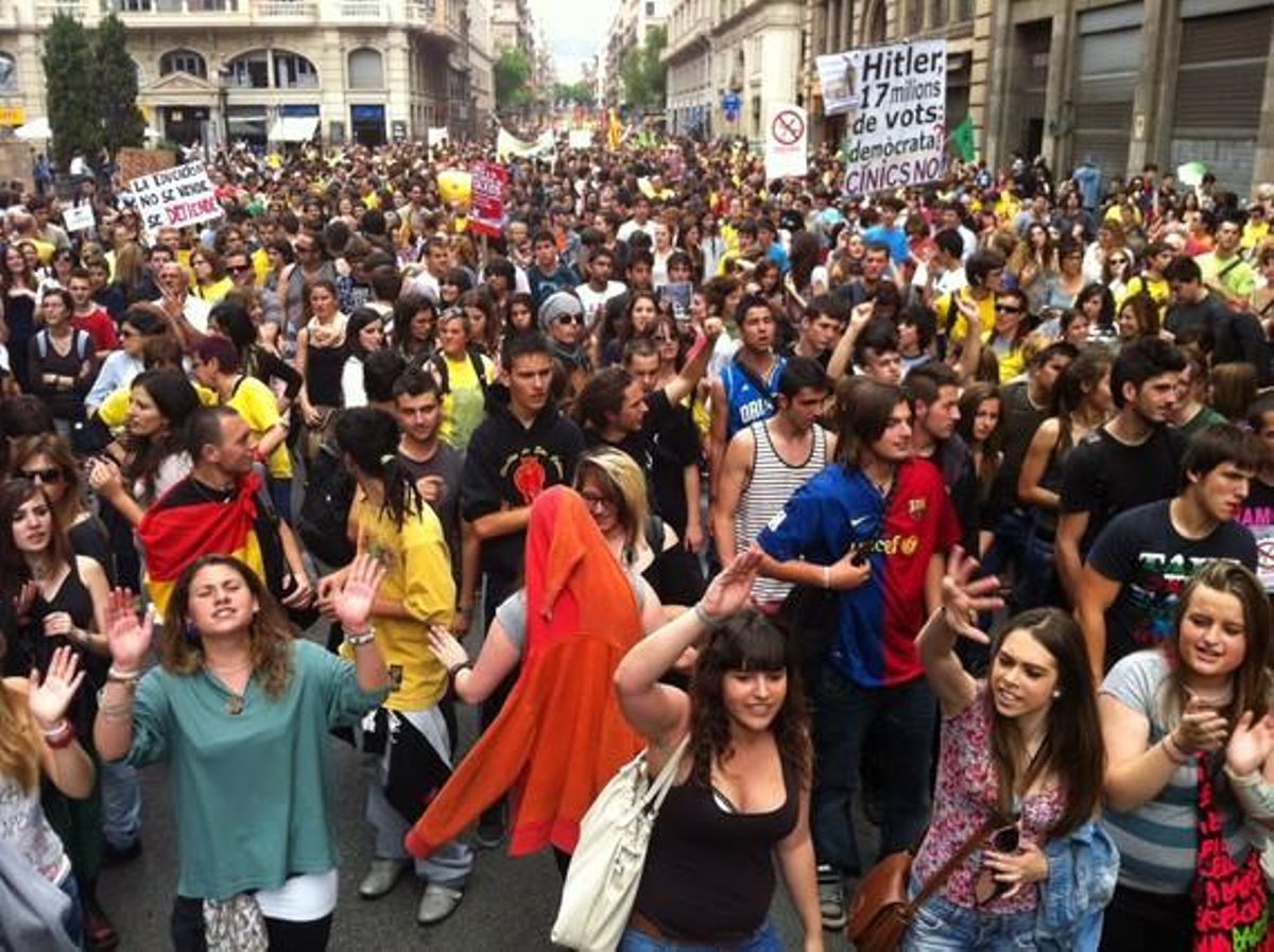 Els carrers de Barcelona s’omplen d’estudiants, professors i pares que protesten en contra de les retallades en educació.