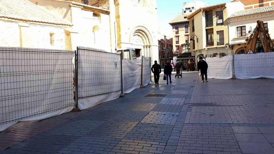 Aspecto que presenta la plaza de Santa María donde se van a realizar las obras.