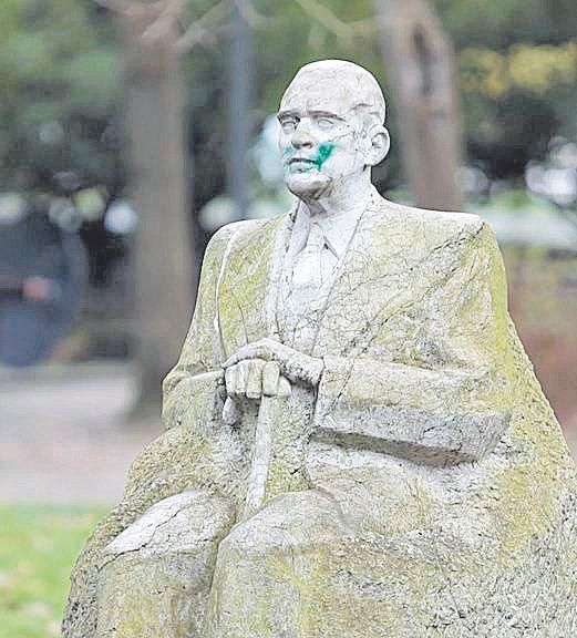 «Monumento a don Romualdo Alvargonzález Lanquine», de Gerardo Zaragoza.