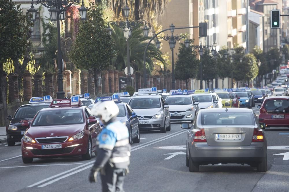 Manifestación de profesores de autoescuela en Oviedo.