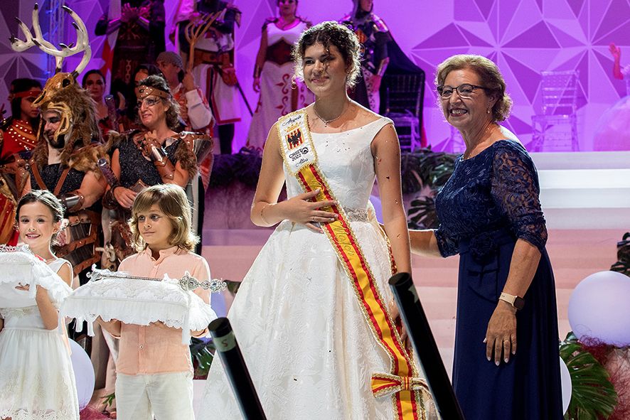 Altea corona a Àngels Ferrer y Andrea Soler como reinas mayor e infantil de sus fiestas patronales