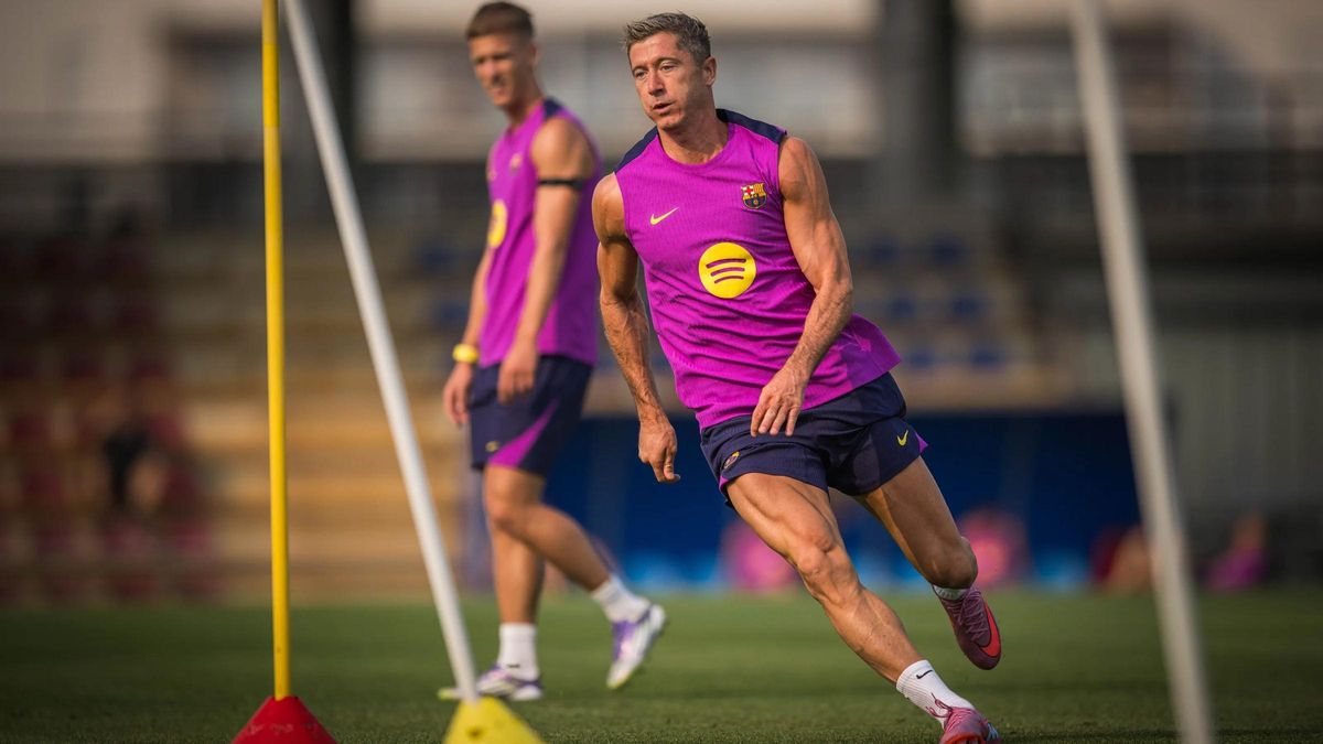 Lewandowski, en el entrenamiento del Barça posterior al triunfo en Mallorca. Lewandowski, en el entrenamiento del Barça posterior al triunfo en Mallorca.