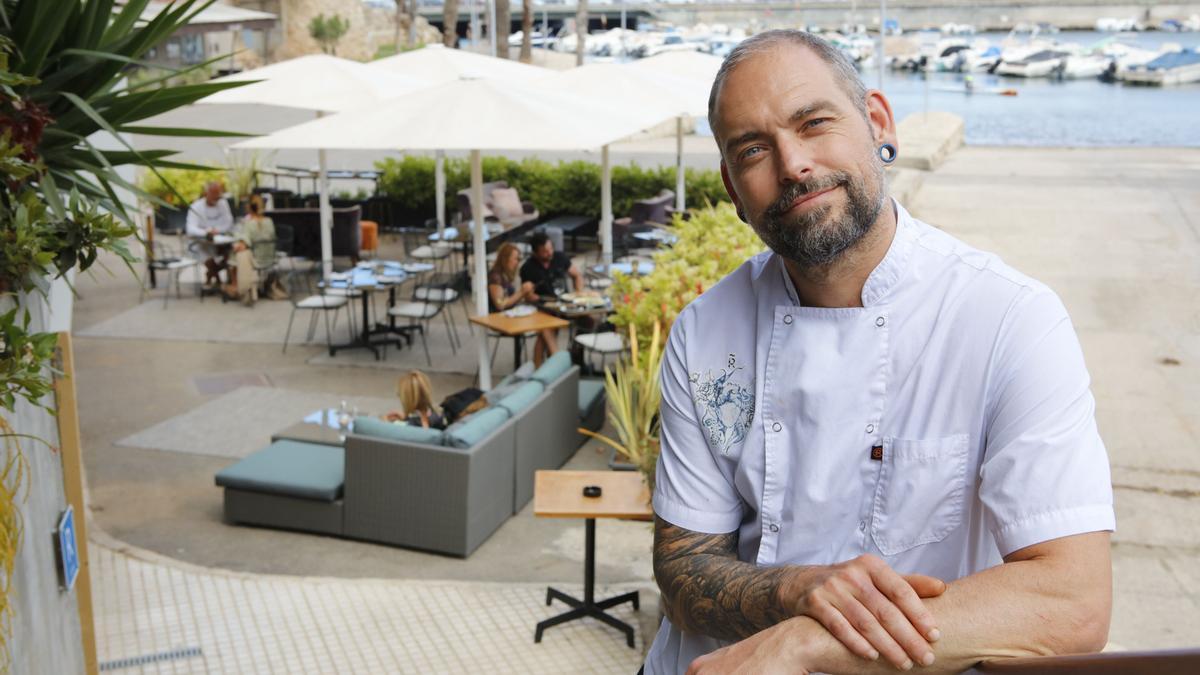 Chefkoch und TaPalma-Gewinner Tito Verger vor der Terrasse des Rosa del Mar.