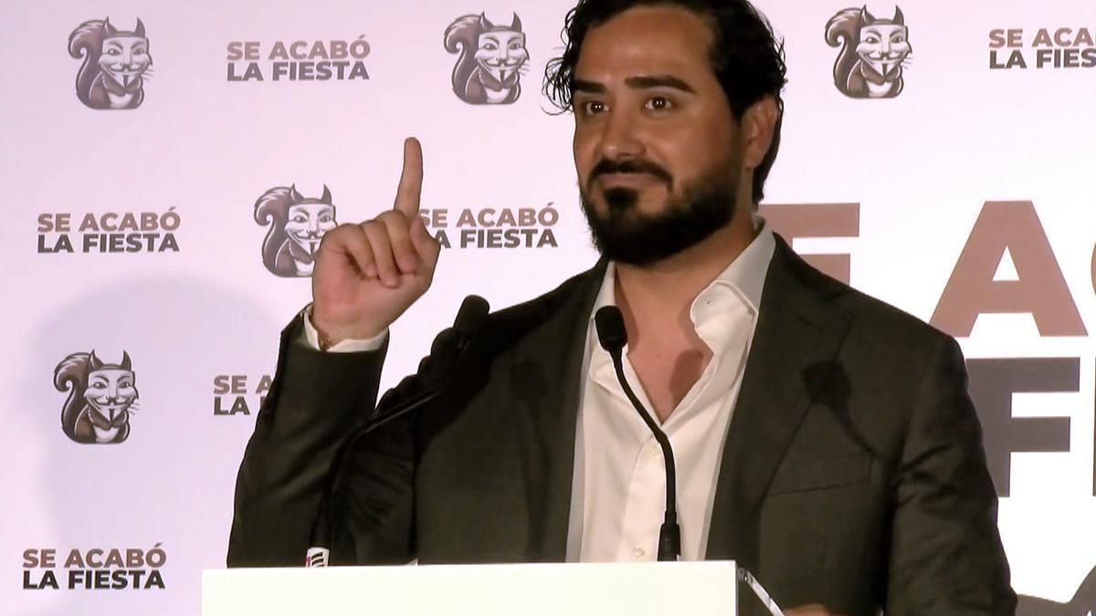 Captura de video de la comparecencia ante los medios del líder de la agrupación de electores Se Acabó la Fiesta, Luis ‘Alvise’ Pérez.