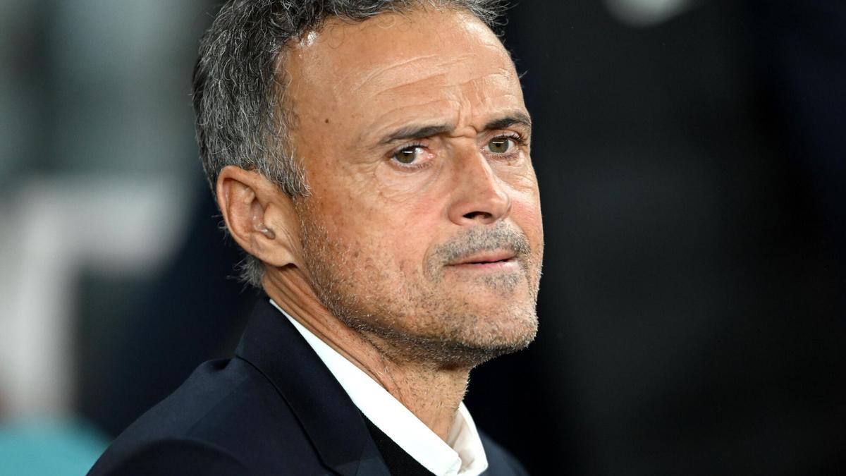 Luis Enrique bromea con su futuro en París: "Espero estar aquí 10 años"