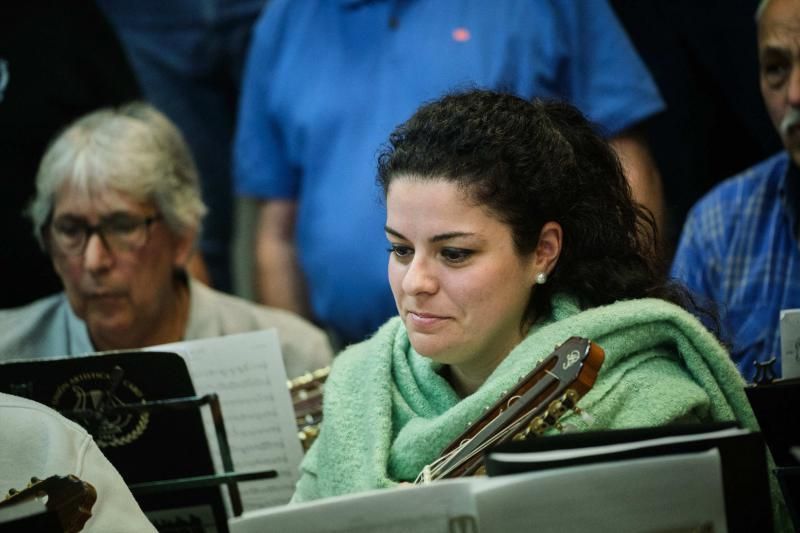 Ensayo de la rondalla Unión Artística El Cabo