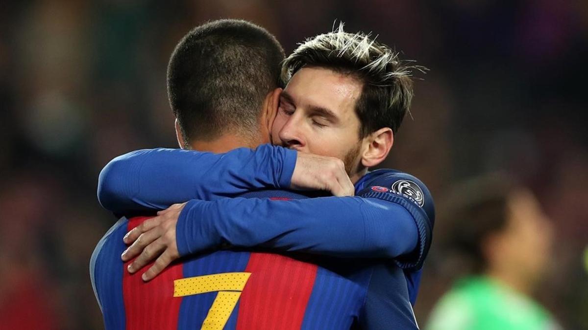 Leo Messi le agradece a Arda Turán su pase.