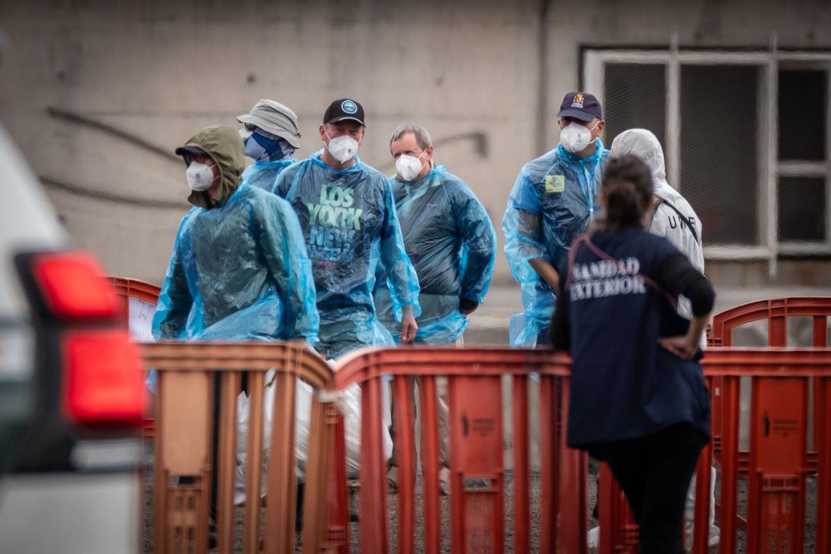 Las mejores imágenes del desembarco del MV Hondius en el Puerto de Granadilla