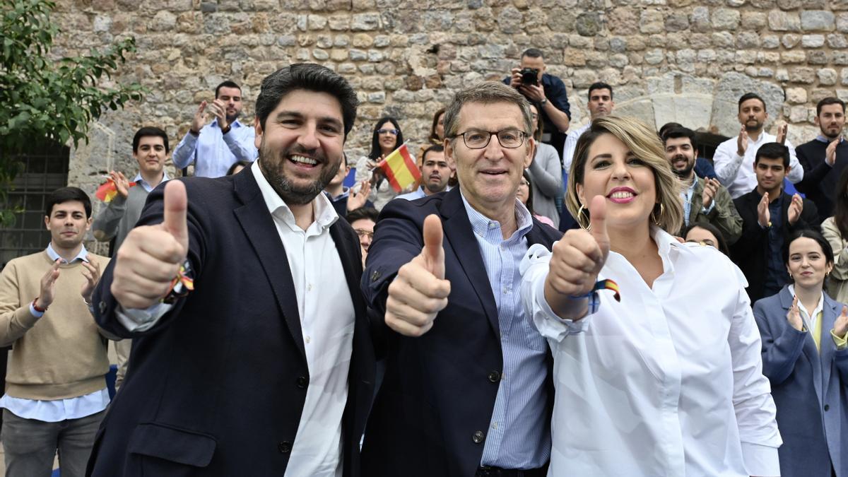 Alberto Núñez Feijóo, con la alcaldesa de Cartagena, Noelia Arroyo, y el presidente de la Región de Murcia, Fernando López Miras.