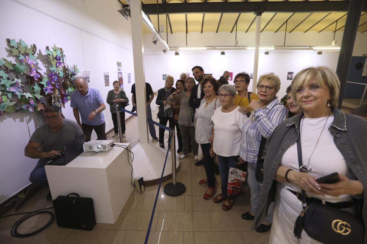 Ladies del Teatro repasan sus 25 años sobre los escenarios con una exposición en Sagunt.
