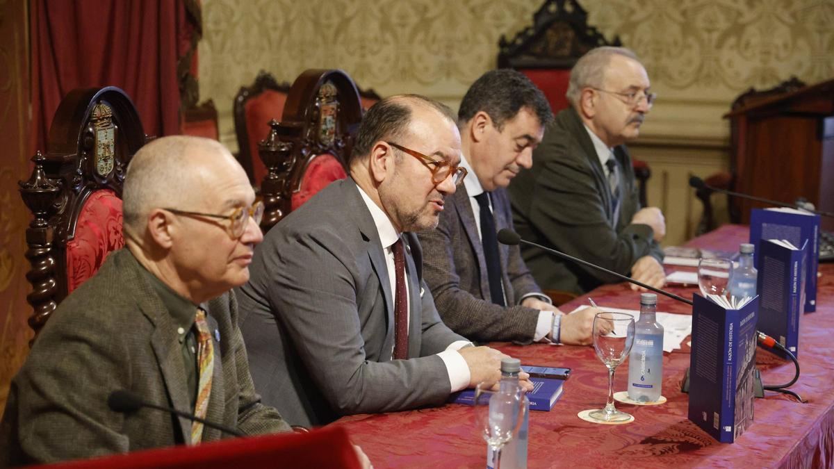 Marco García, Antonio López, Román Rodríguez e Ramón Villares na presentación do libro