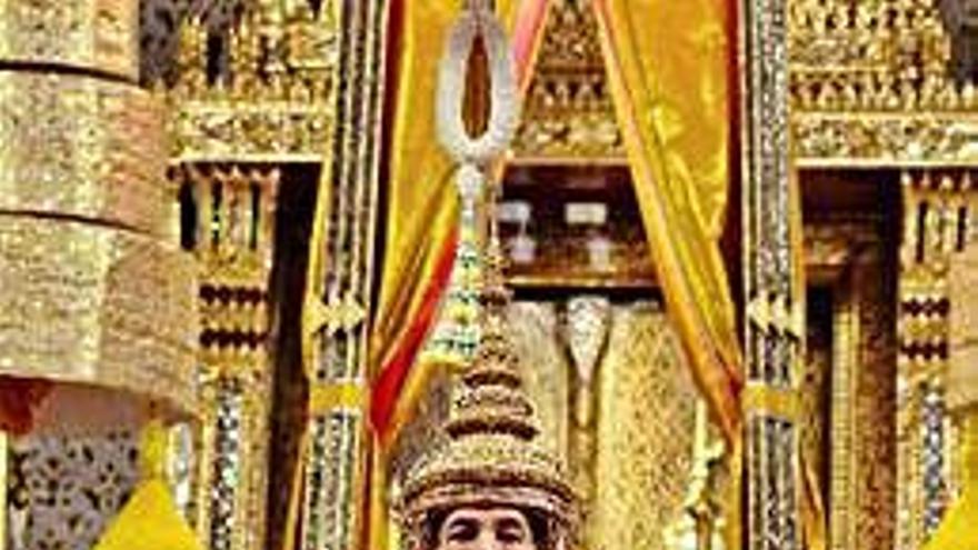 La coronación del monarca Vajiralongkorn inicia una nueva época en Tailandia