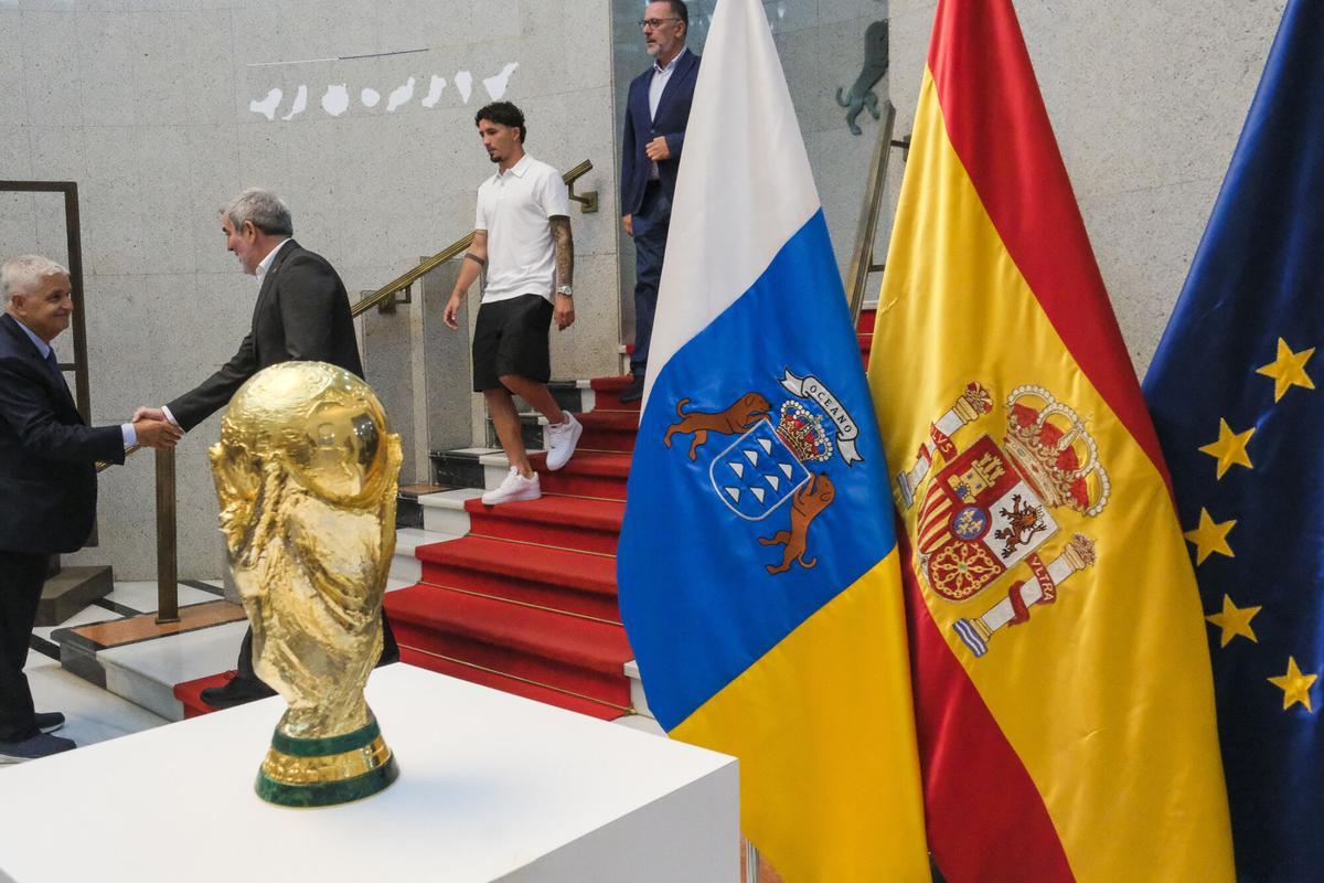 Recibimiento a Yeremy Pino en la Presidencia del Gobierno de Canarias en Las Palmas de Gran Canaria