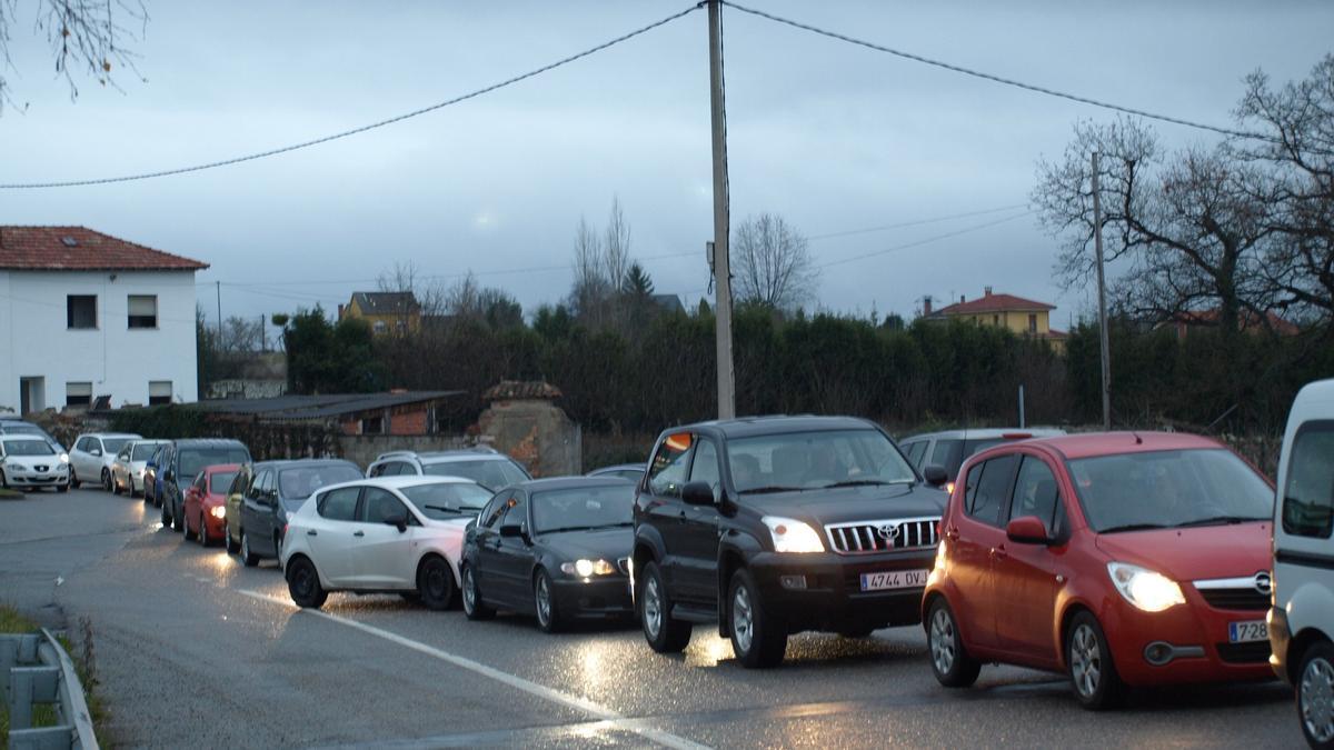 Atascos en los accesos a Parque Principado.
