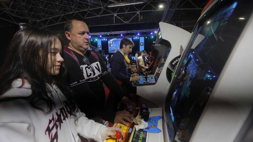 Los &#039;gamers&#039; siguen jugando en la segunda jornada de la DreamHack Valencia 2023