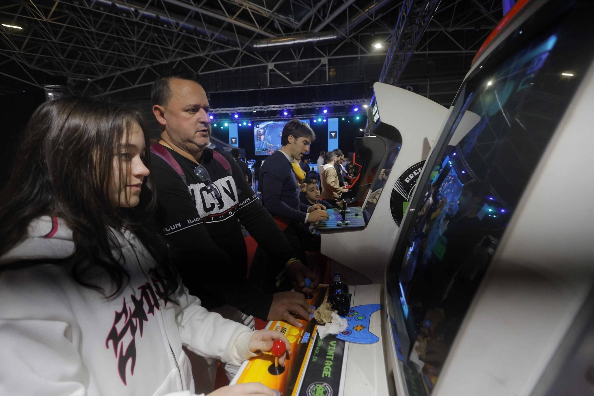 Los 'gamers' siguen jugando en la segunda jornada de la DreamHack Valencia 2023