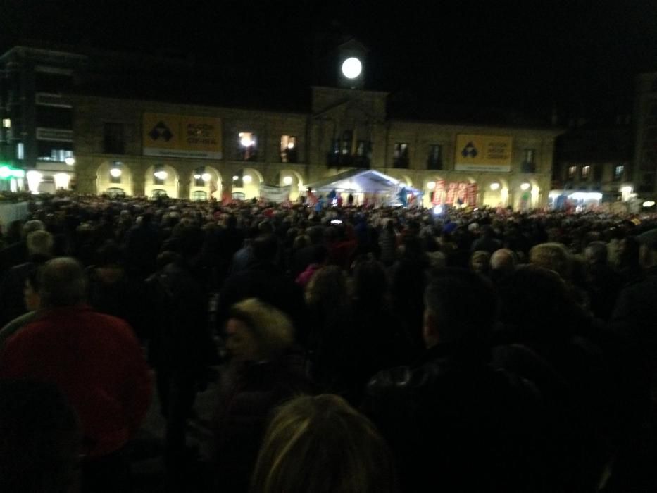 Multitudinaria marcha de "Alcoa no se cierra" en Avilés