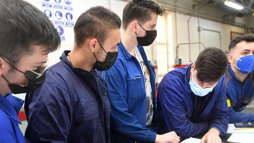 Alfonso Rueda visita el Centro Integrado de Formación Profesional de Someso