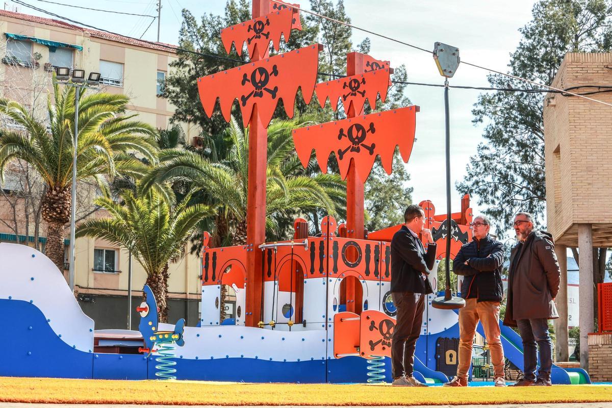 El parque ha sido renovado con nuevas áreas de juego infantiles.