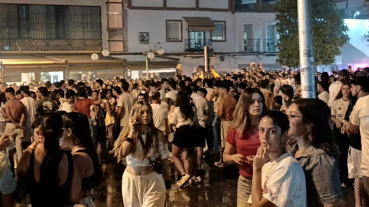 Así celebró Los Palacios el histórico título mundial de Gavi y Fabián