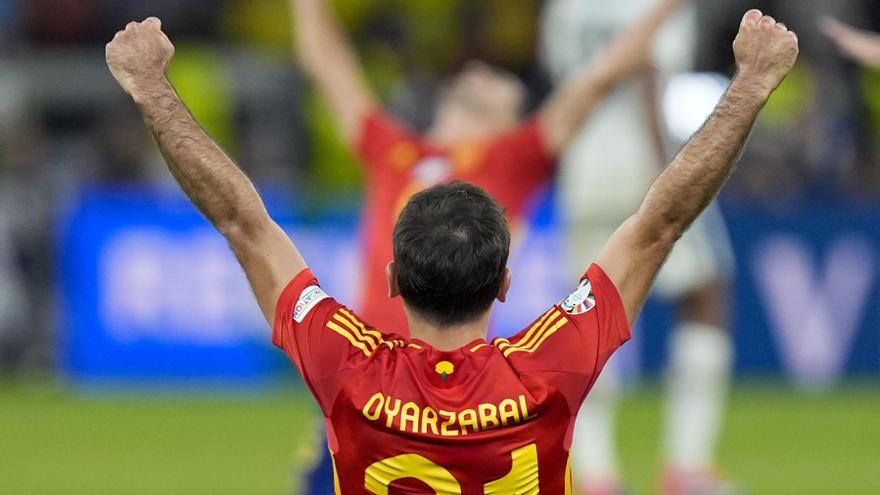 Oyarzabal celebra el gol de la victoria en la final de la Eurocopa.