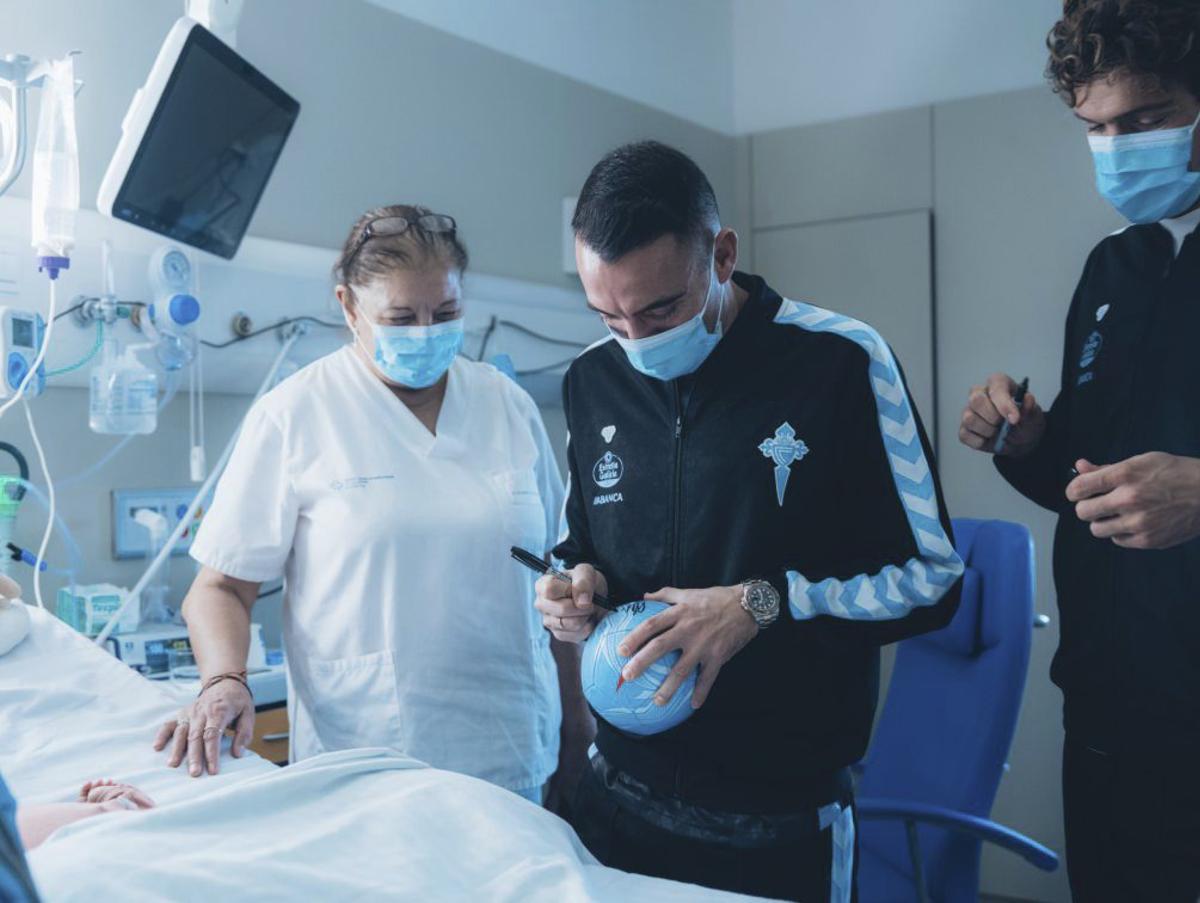 La plantilla del Celta reparte ilusión en el Álvaro Cunqueiro | RCCV