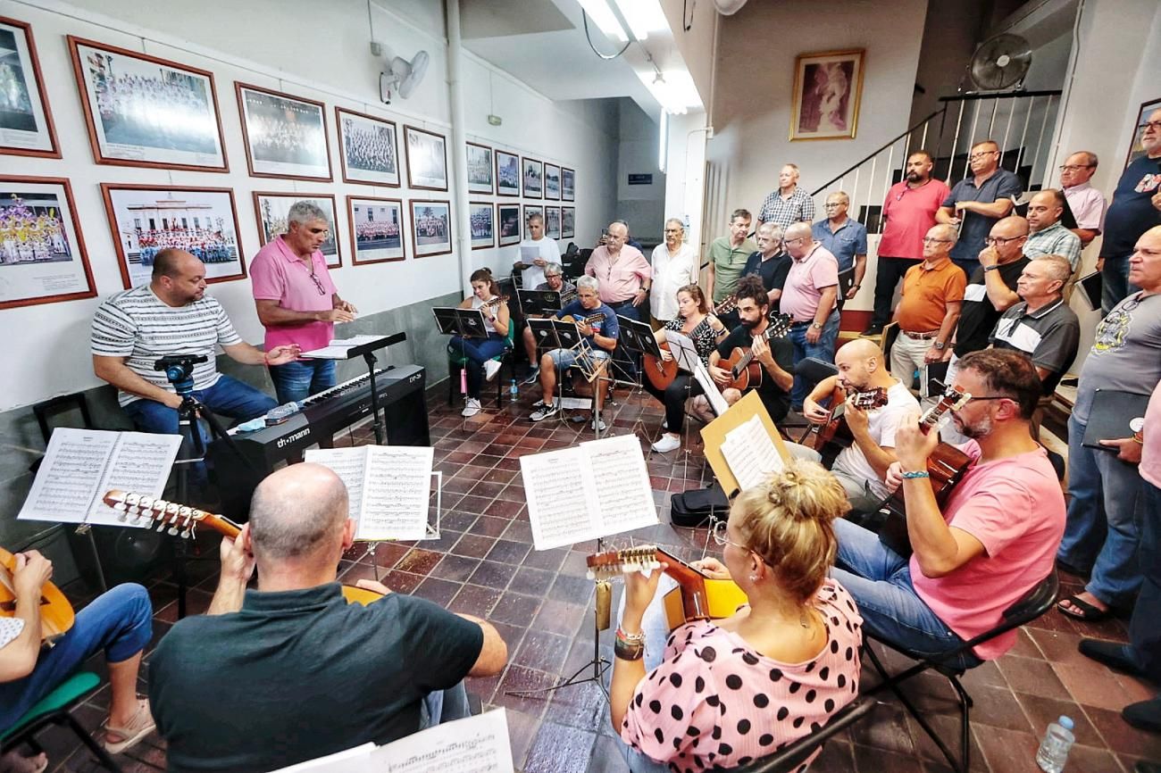 Ensayo de la UA El Cabo, con la participación de directores invitados