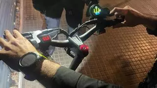 La Policía Local de Santa Coloma inmoviliza un patinete eléctrico capaz de alcanzar los 111 kilómetros por hora