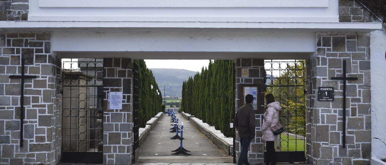 El cementerio de Gijón, con medidas de prevención del covid.