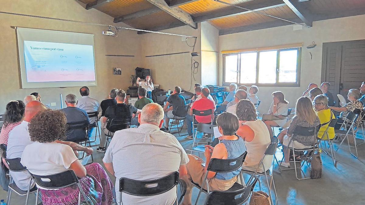 Intervención de Re-viviendo en una jornada sobre vivienda organizada por CEDER Somontano el pasado abril, en Buera (Huesca).