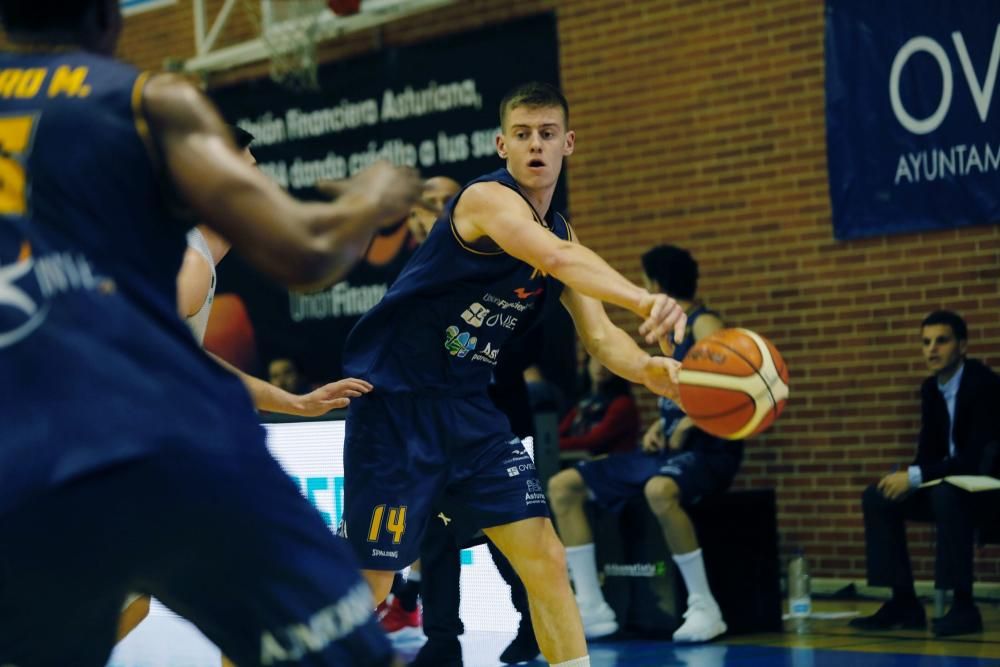 El partido entre el Oviedo Baloncesto y el Huesca, en imágenes