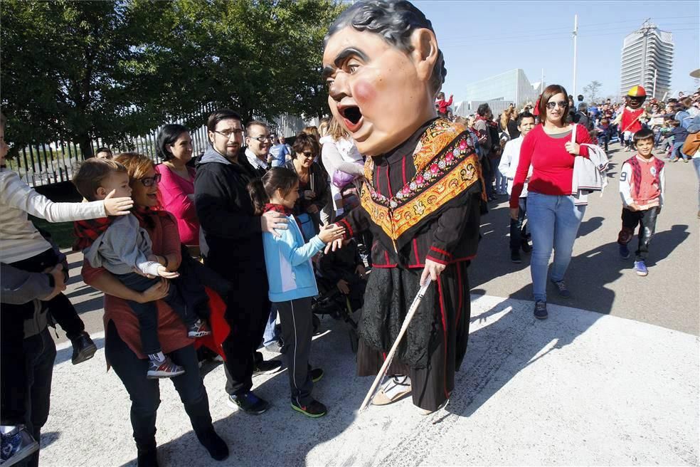 Gigantes y cabezudos en la Expo