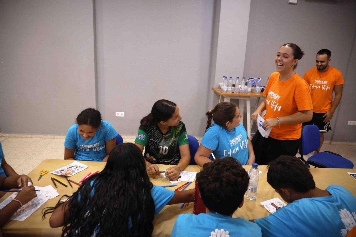El campamento de Inpavi pretende evitar que las dificultades económicas o sociales determinen por completo la manera en la que un niño vive su verano.