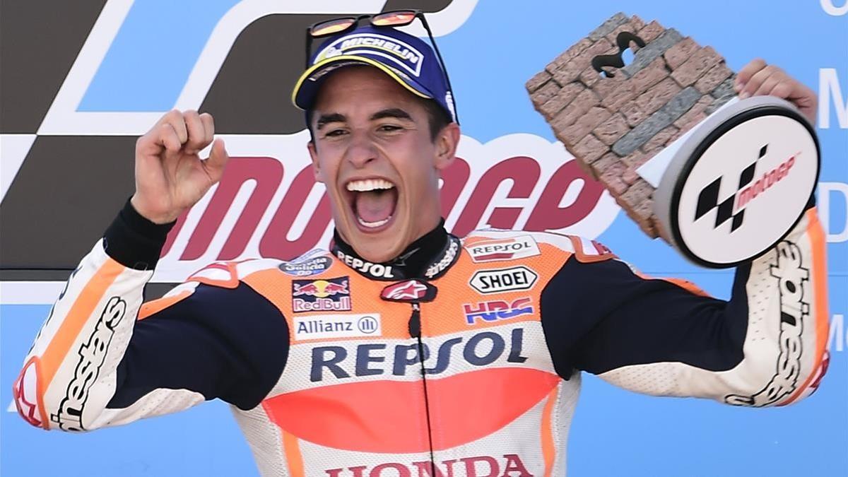 Marc Márquez celebra su último triunfo en Aragón.