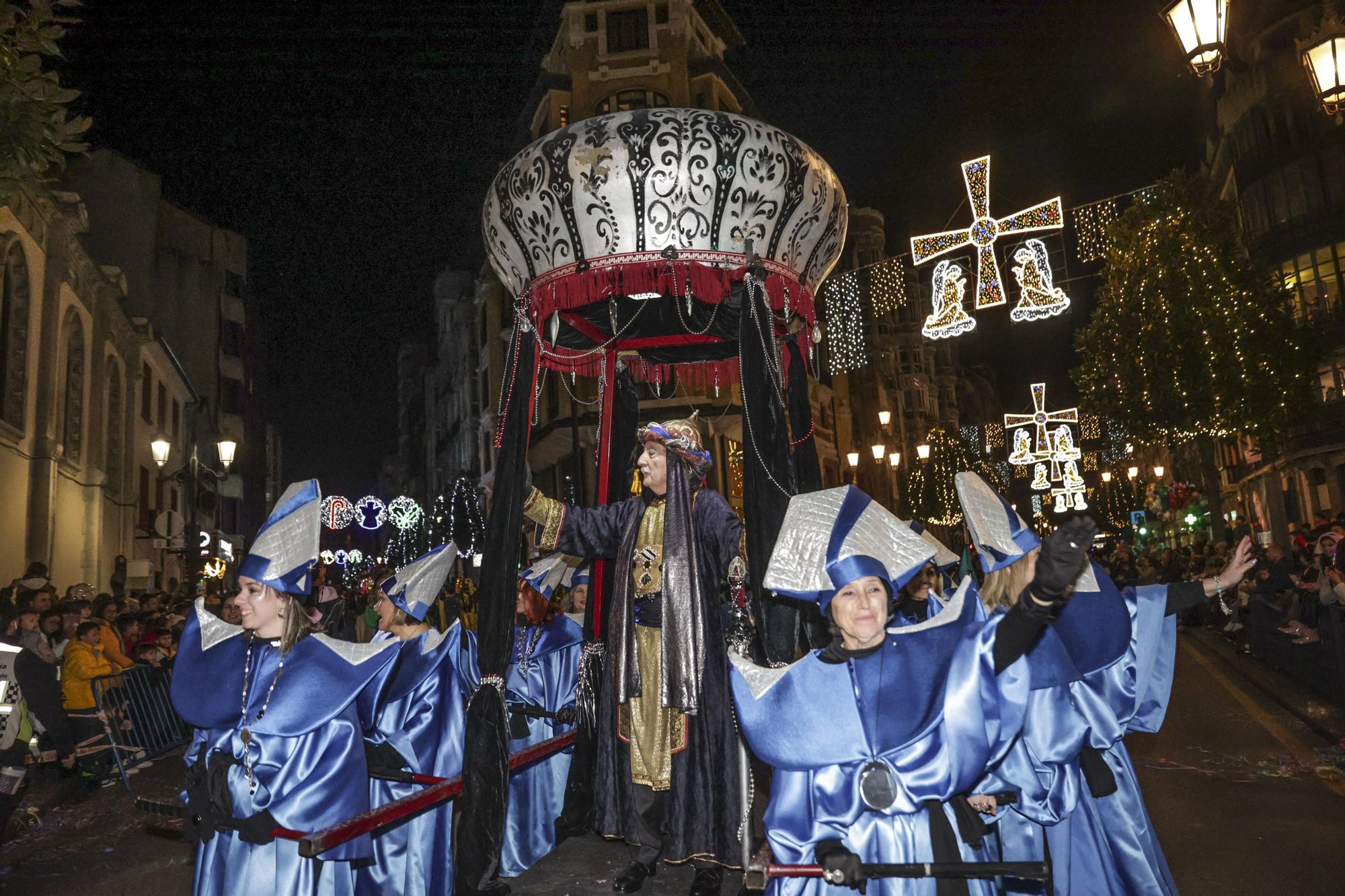 En imágenes: Así fue la multitudinaria cabalgata de Oviedo