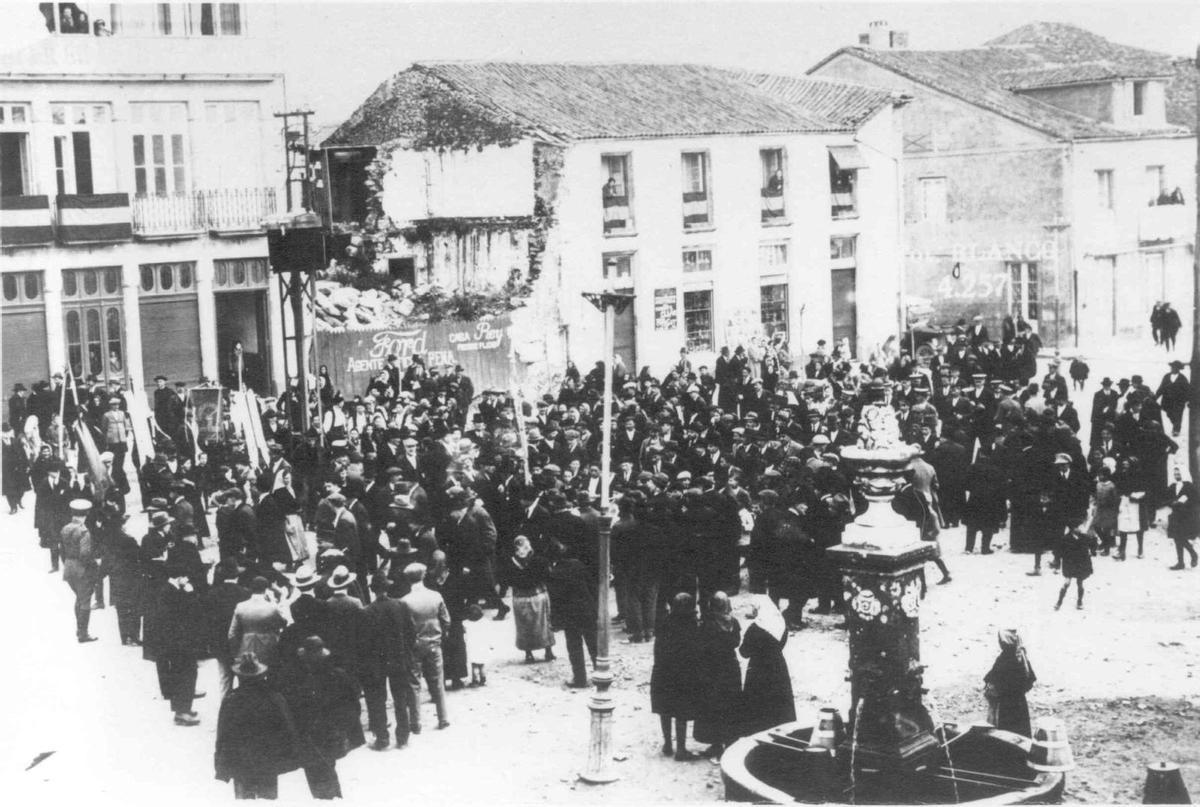 Fonte orixinal da Praza de Galicia, da Estrada.