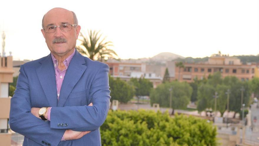 El alcalde, Antonio Pérez, obligado a emplear su voto de calidad para evitar ser reprobado por la gestión de las escuelas deportivas de Rojales