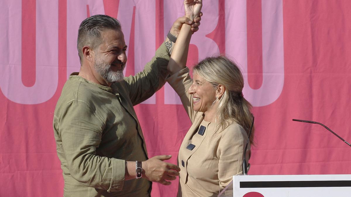La vicepresidenta segunda y líder de Sumar, Yolanda Díaz, y el eurodiputado de IU y candidato Manu Pineda en Gijón este martes.