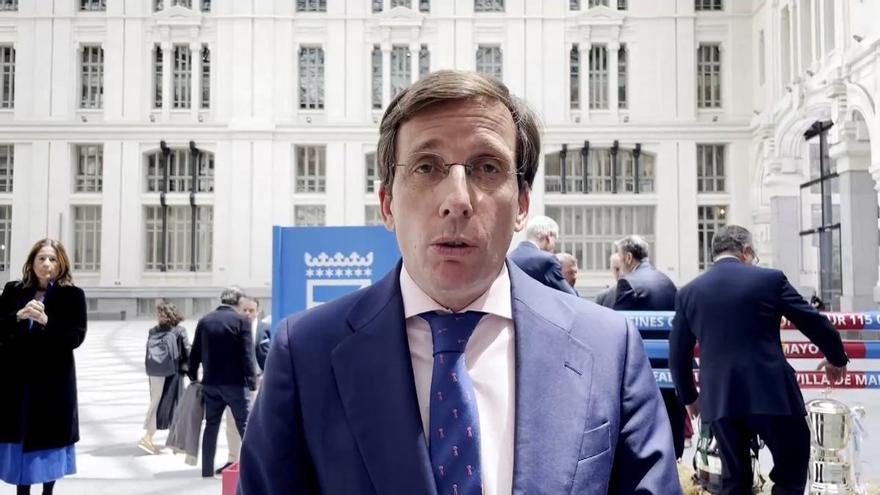 El alcalde de Madrid critica el arbitraje y afirma que el Atlético "jugó contra la UEFA"