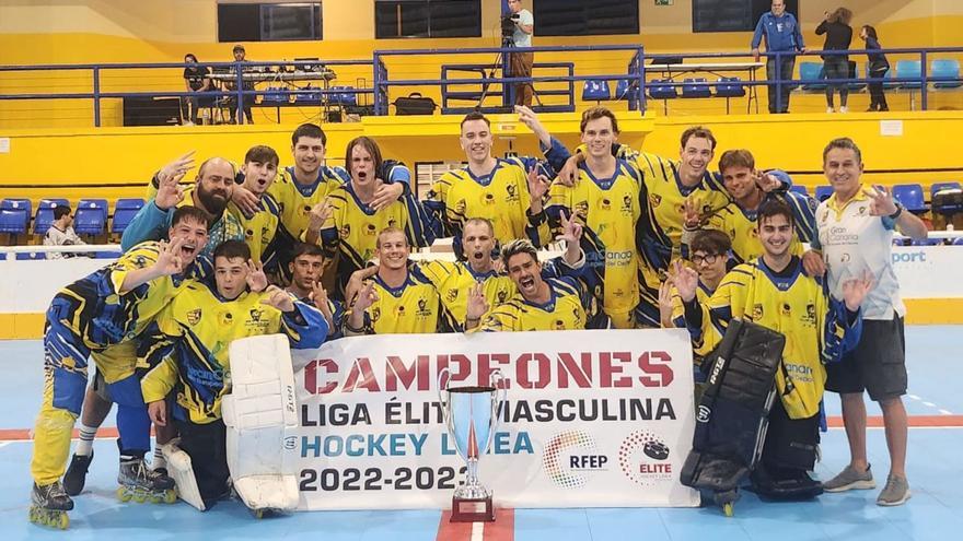 La plantilla del Molina Sport celebra la consecución de su tercera Liga Élite, con la que cerraban una temporada histórica. | | MOLINA SPORT