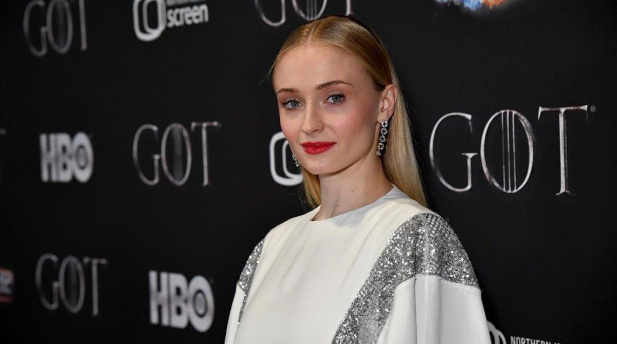 zentauroepp47740378 belfast  northern ireland   april 12  sophie turner arrives 190417190459