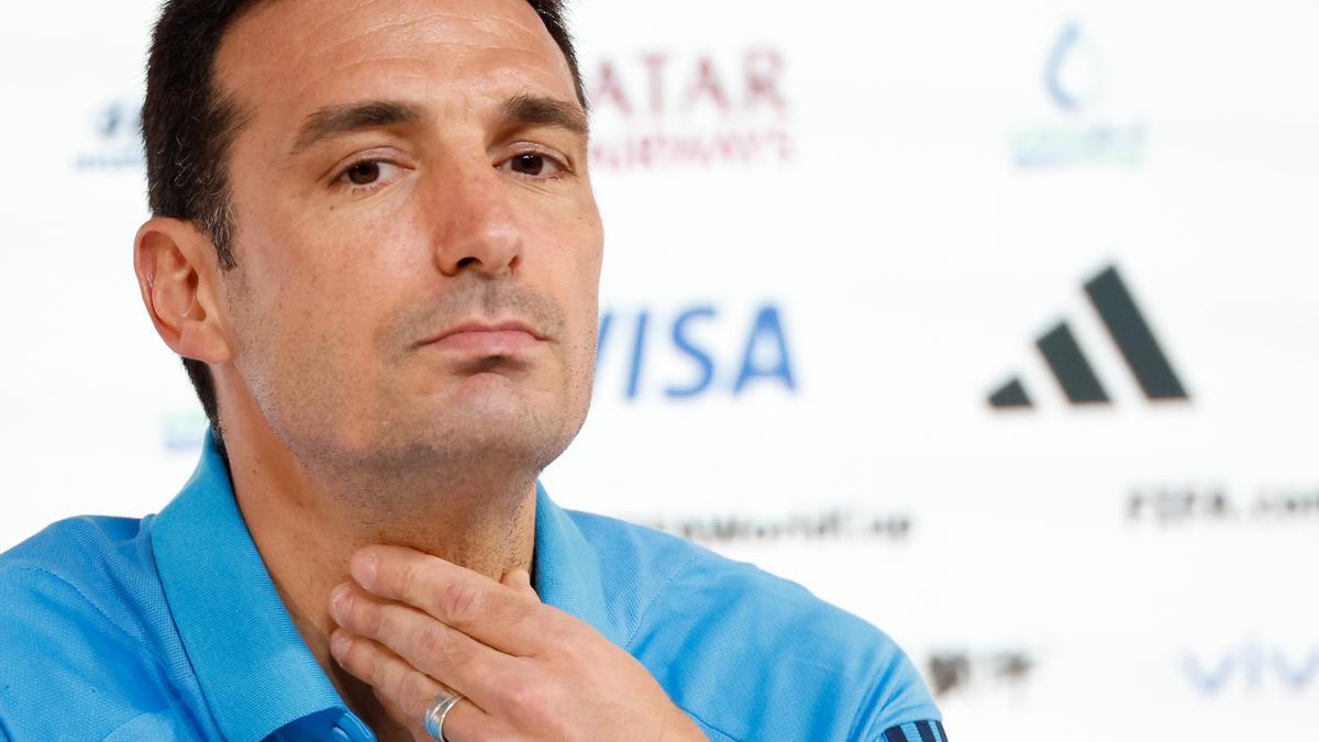 Scaloni: "Coincido con Luis Enrique, es difícil digerir lo de este nuevo VAR"