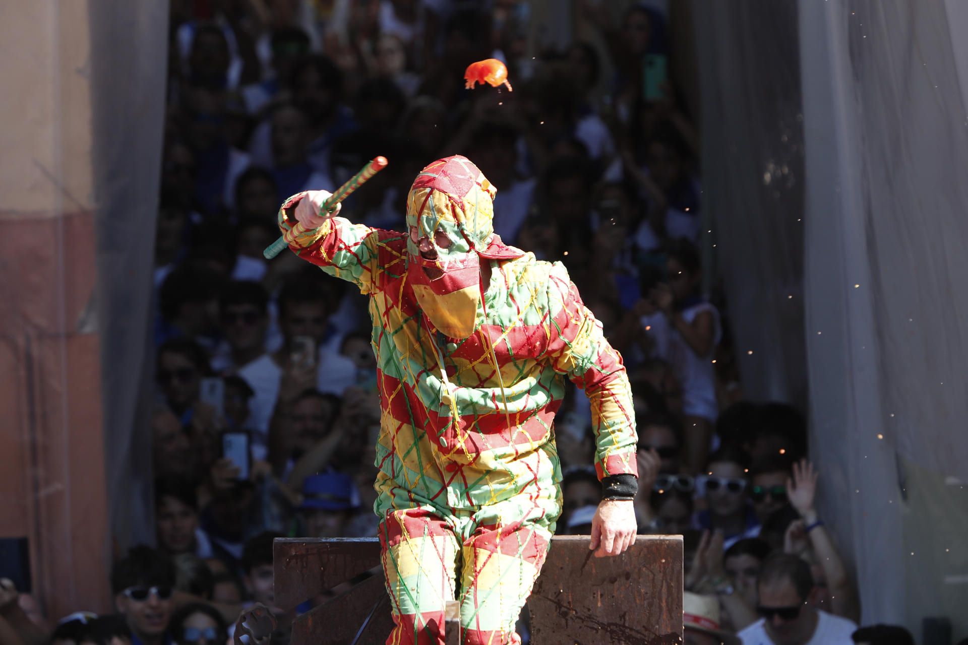 En imágenes | El Cipotegato vuelve a teñir de rojo tomate las calles de Tarazona