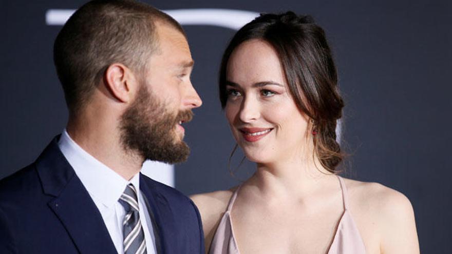 Dakota Johnson y Jamie Dornan, presentadores de los Oscars 2017