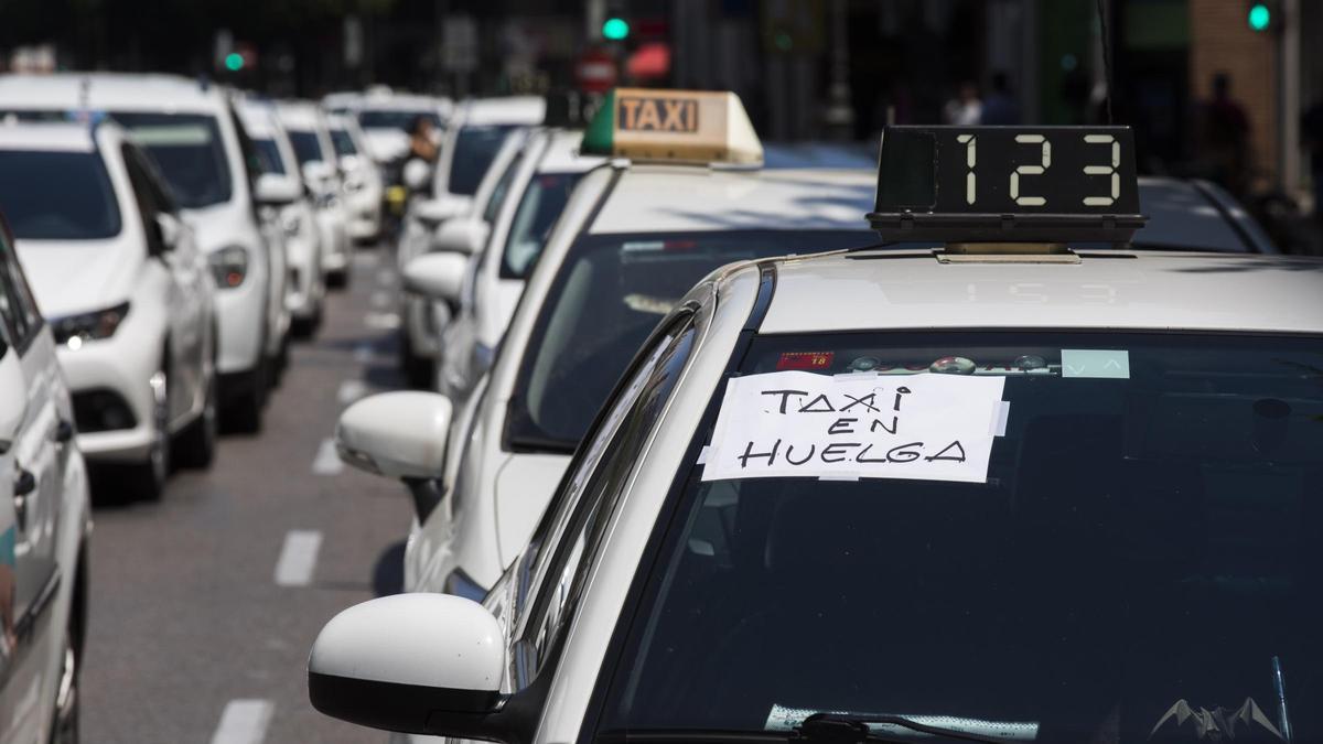 Huelga de taxistas en València.