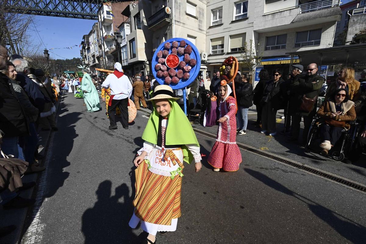 Las comparsas desfilaron ayer por las principales calles del centro urbano