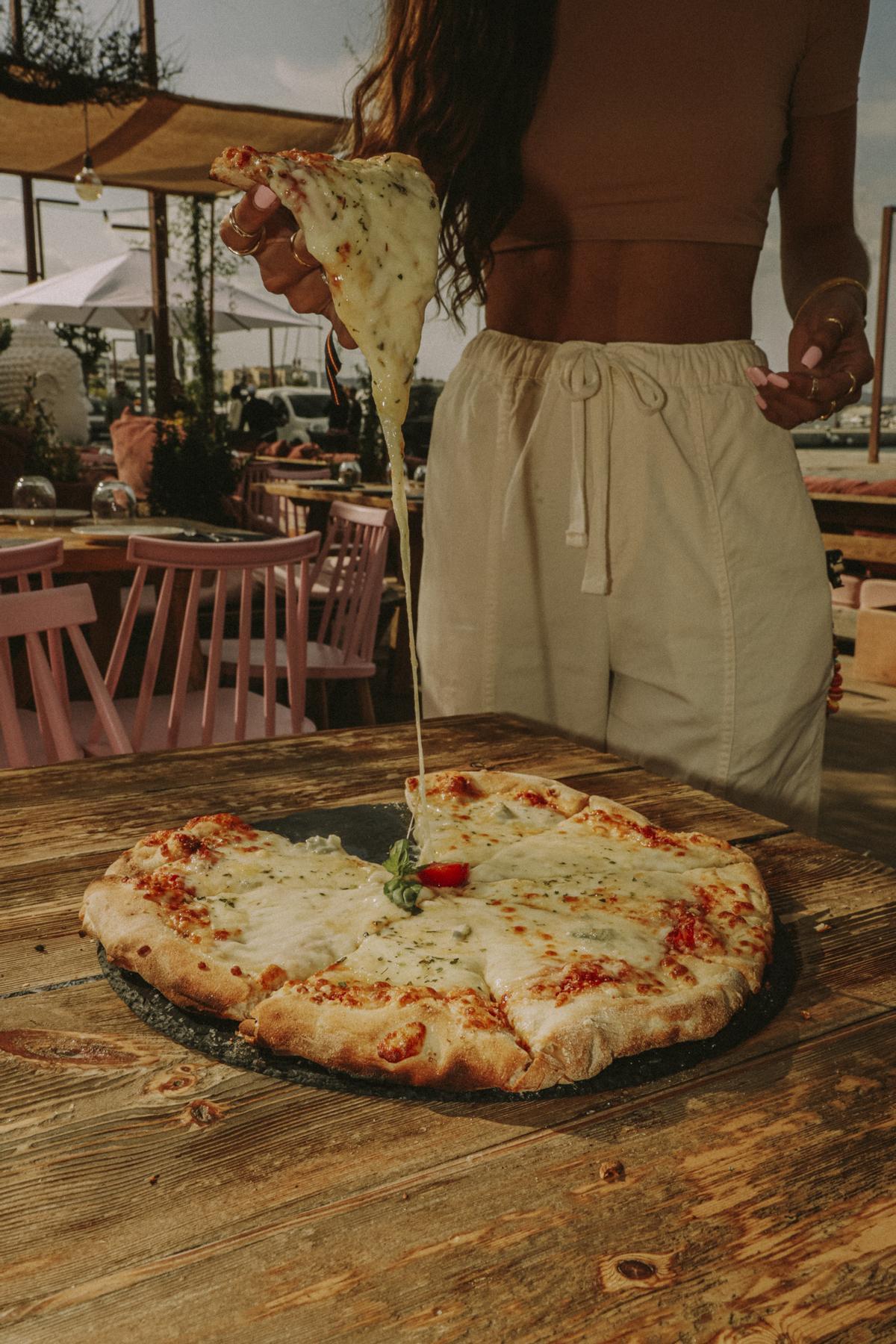 Hornie es una pizzería con dos sucursales en Ibiza.