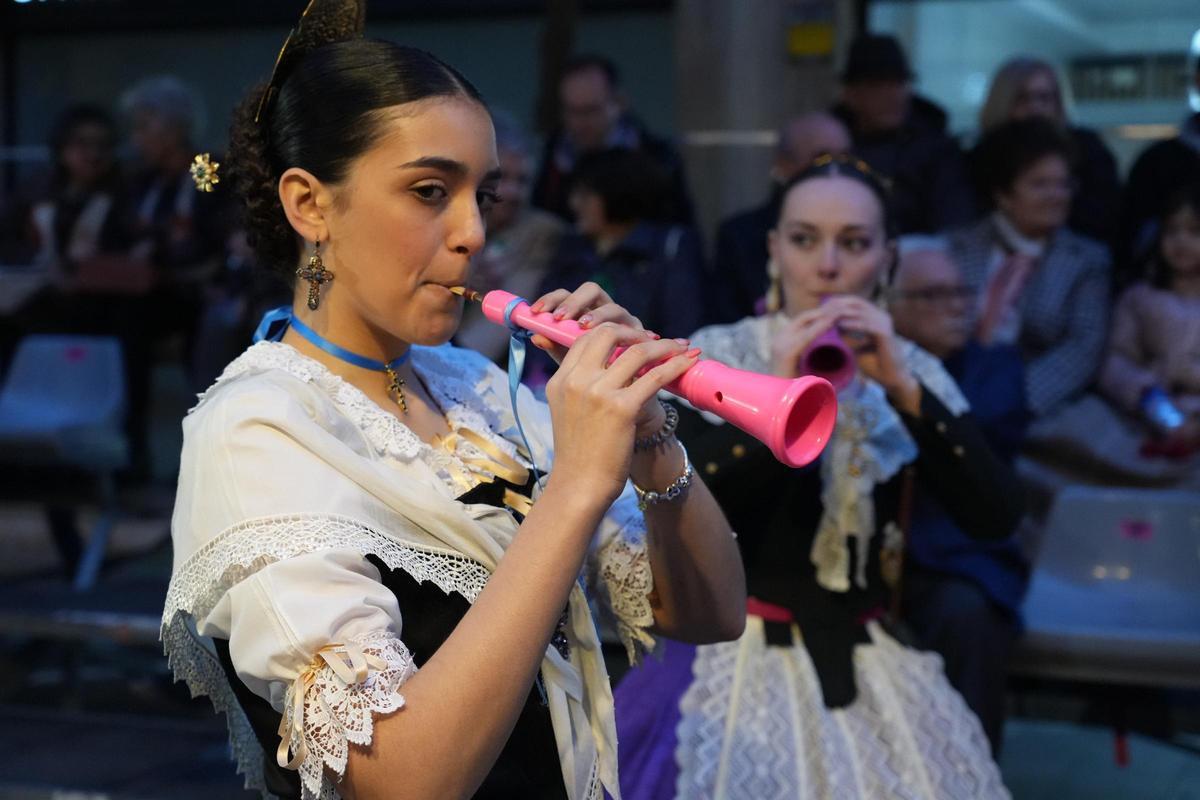 Dolçaina i tabal en todos los actos de las fiestas de la Magdalena.