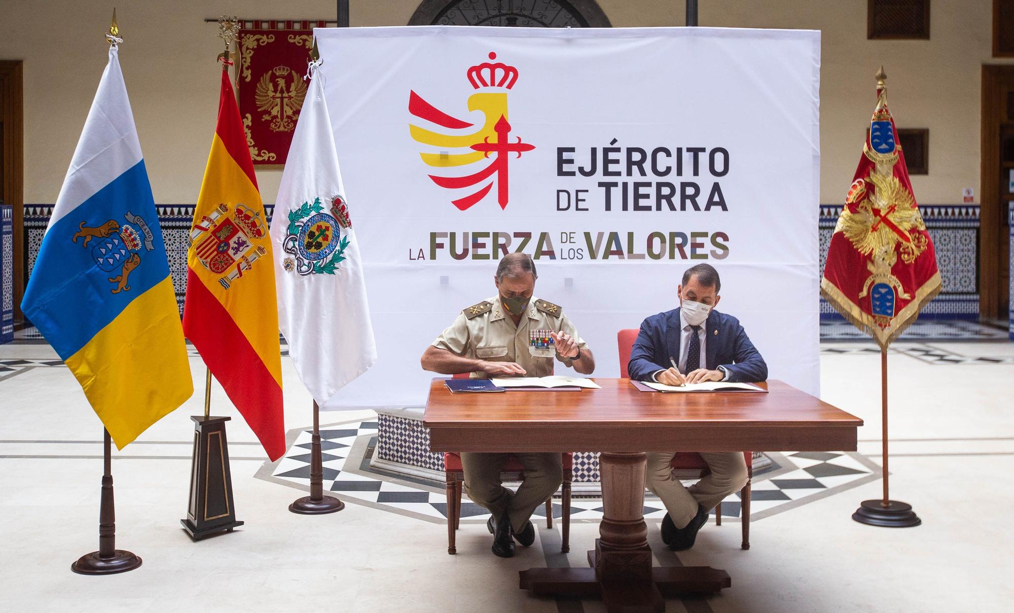 Firma del acuerdo entre el Ministerio de Defensa y el Ayuntamiento de Santa Cruz para prestar el puente Bailey en San Andrés